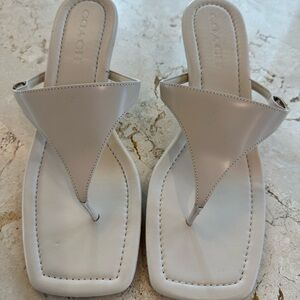 Coach Heritage C Plaque Thong Kitten Heel Sandal White Chalk Leather Size 9 New